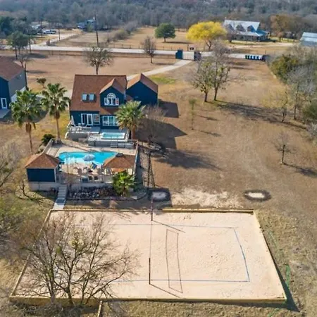 Guesthouse With Hot Tub Pool & Game Room On 5 Scenic Acres